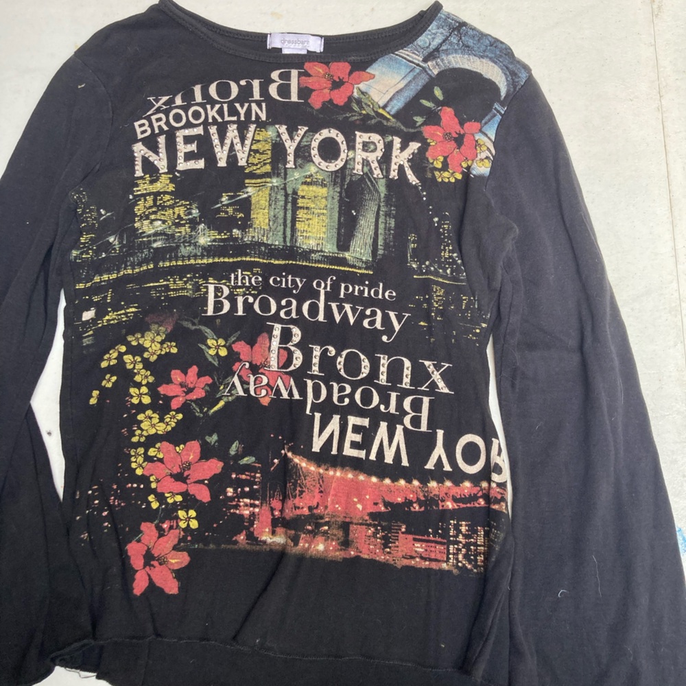 Vintage New York Graphic Long-Sleeve Top